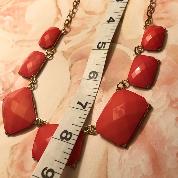 Coral statement necklace - Picture 4 of 5